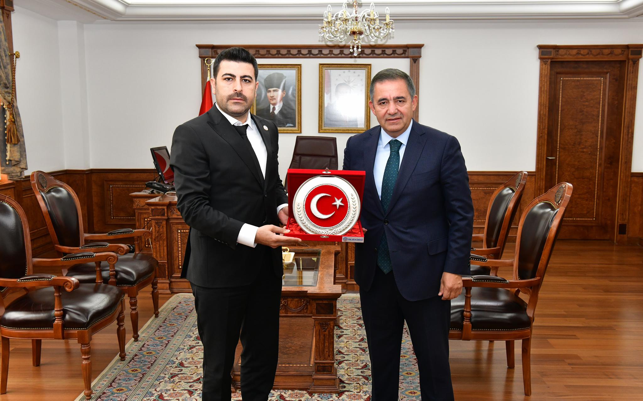 Genel Başkanı Osman Kaya ve beraberindeki heyet, Kırşehir Valisi Hüdayar Mete BUHARA’ya ziyarette bulundu